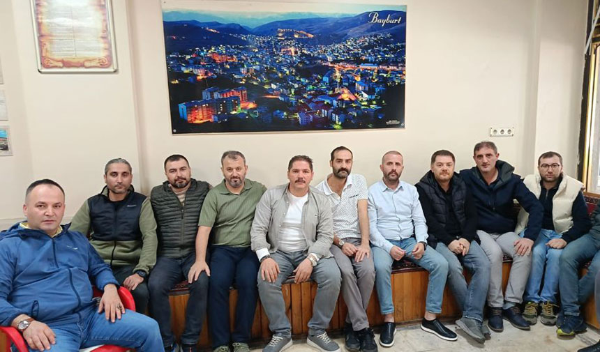 Aliaga Bayburtlular Derneginde Bayrak Degisimi Yeni Baskan Mahmut Kaya2