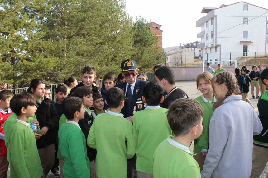 Kibris Gazisi Seyfettin Karadeniz Ve Sehit Kardesi Ensar Korkmazdan Duygulandiran Anil1