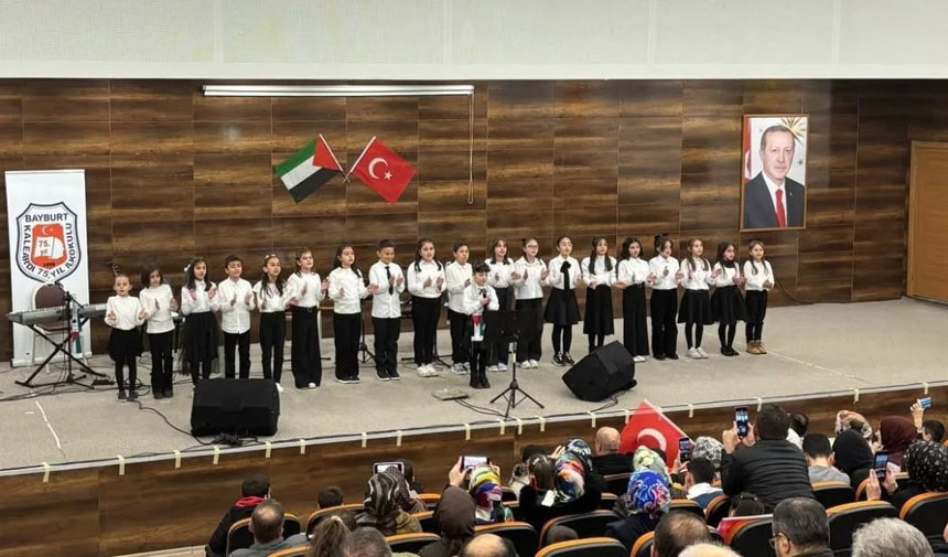 Bayburtlu Ogrencilerden Filistin Icin Dayanisma Konseri1