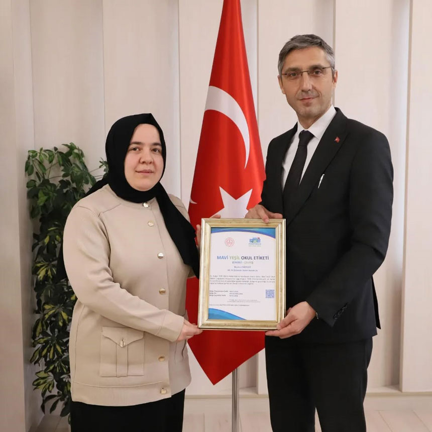 Bayburtta Iki Okul Mavi Yesil Okul Etiketiyle Odullendirildi1
