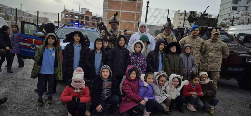 Gelecegin Teminati Cocuklara Jandarmadan Yerli Uretim Sunumu1