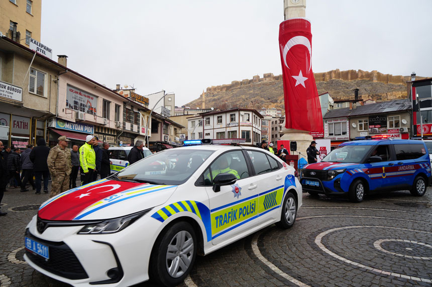 Bayburtta Hayirseverler Destegiyle Emniyet Ve Jandarmaya 34 Yeni Arac3