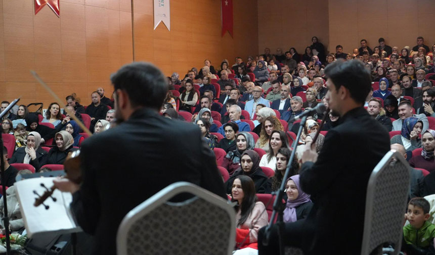 Bayburtta Maarif Orkestrasi Ve Korosu Sahne Aldi1