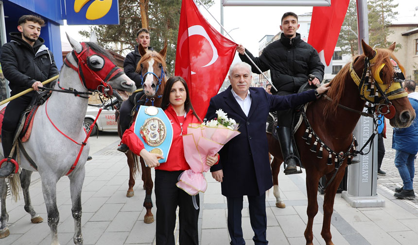 Bayburtun Gururu Elif Nur Turhan Ciceklerle Karsilandi1