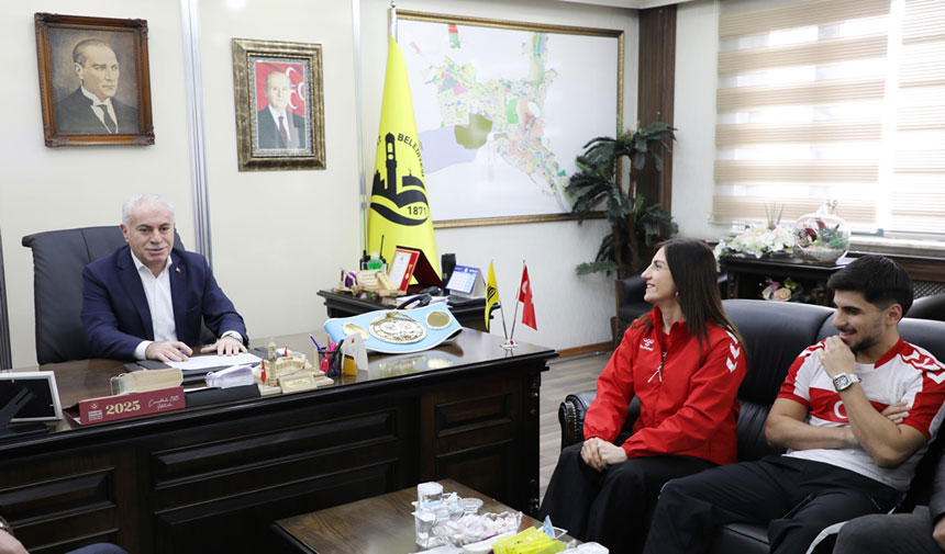 Bayburtun Gururu Elif Nur Turhan Ciceklerle Karsilandi2