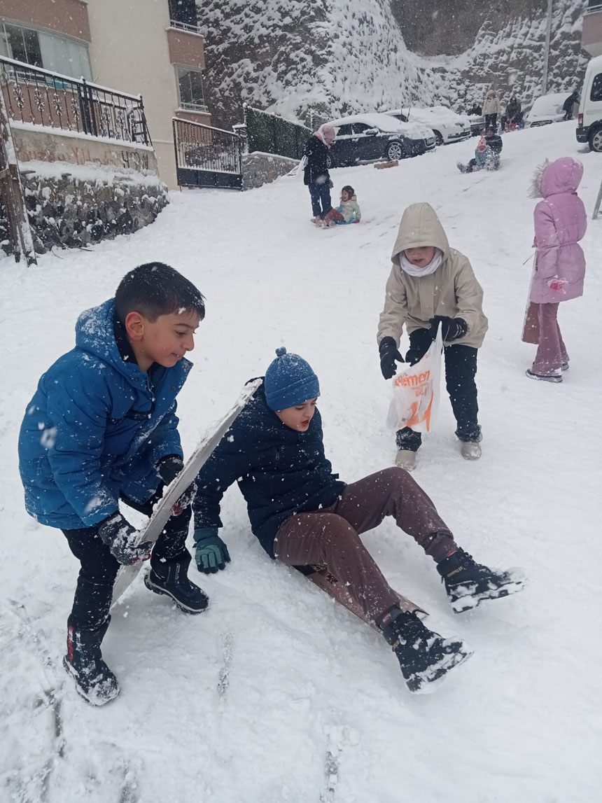 Gumushanede Yilin Son Gununde Kar Senligi1