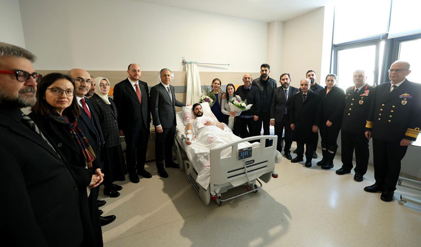 Bakan Yerlikaya Ziyaret Etti Kahraman Polisimiz Aksemsettin Temelden Iyi Haber1