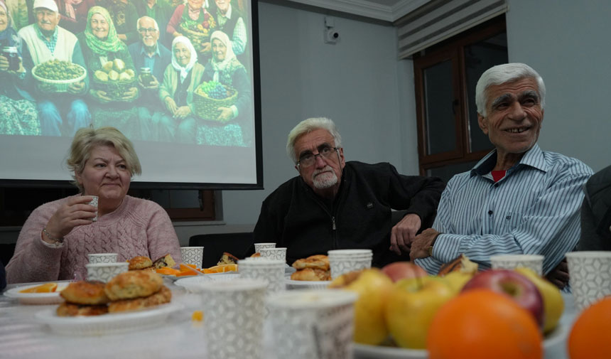 Bayburtta Huzurevi Sakinlerinden Renkli Yerli Mali Kutlamasi1