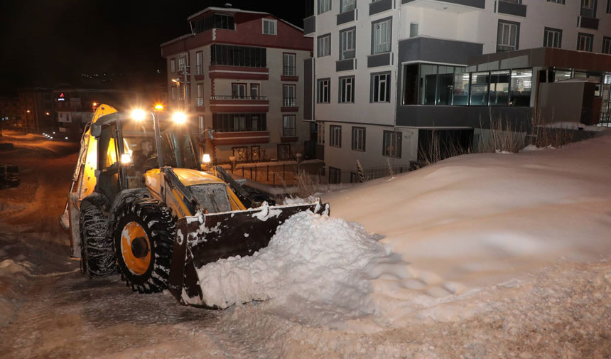 Bayburt Belediyesinden Kesintisiz Kar Mesaisi Tum Yollar Acik1