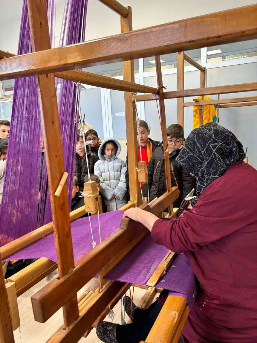 Aydintepede Kulturel Miras Dersi Sevim Ataner Ehrami Ogrencilere Tanitti1