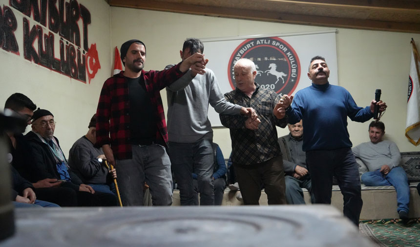 Ciritciler Cekti Yaslilar Tatti Huzurevi Sakinlerine Kis Jesti3