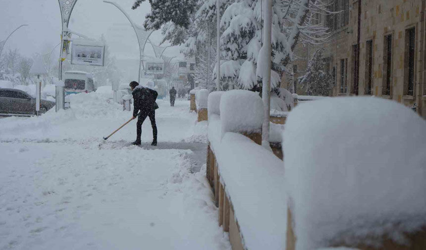 Cemre Dustu Derken Bayburtta Araclar Yolda Kaldi1