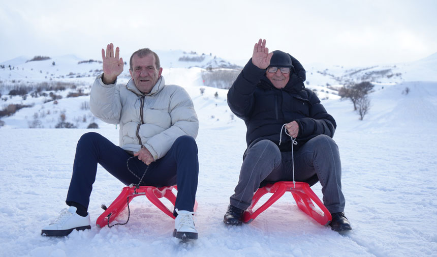 Bayburtta Yaslilarin Kar Eglencesi Kizakla Kaydilar Kar Motoruyla Tur Attilar3