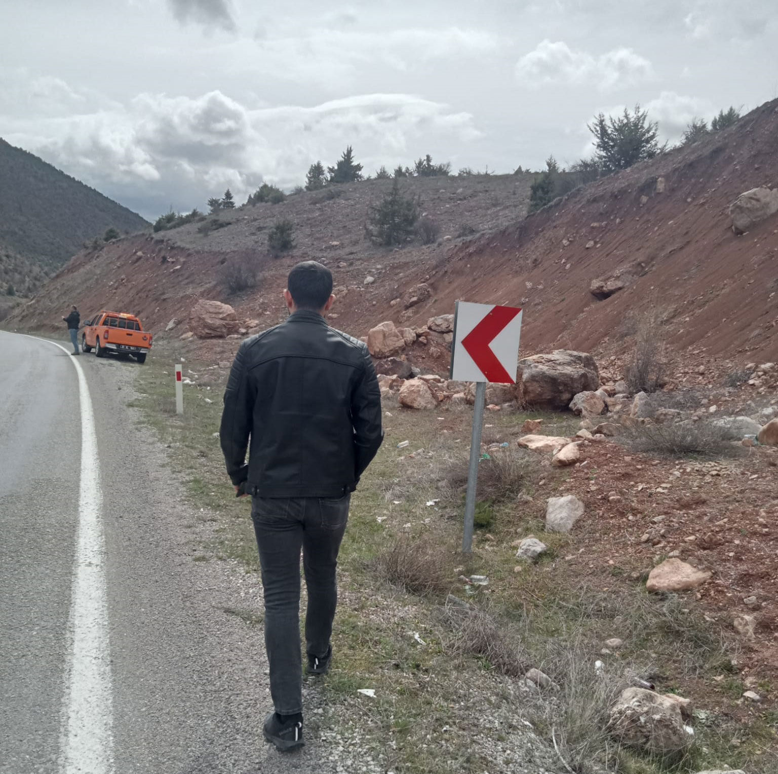 Yol Genisletme Calismasi Magdur Etti Ikisu Tersun Hattinda Heyelan Tehlikesi2