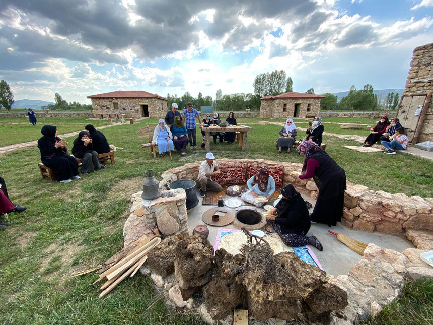 Kenan Yavuz Etnografya Muzesi Uzerine Hazirlanan Ilk Doktora Tezi Tamamlandi2