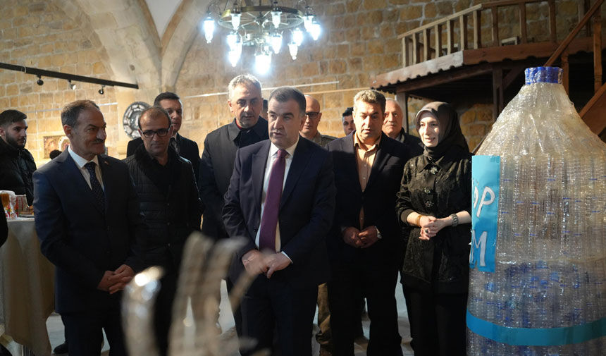 Sifir Atik Sanata Donustu Bayburtlu Kadinlarin El Emegi Gorucuye Cikti1