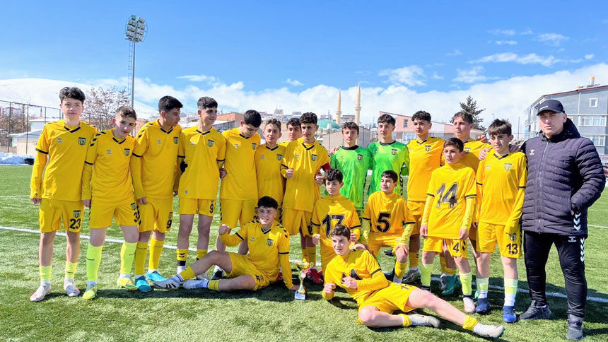 Bayburt Ozel Idare Spor U15Te Kupayi Kaldirdi