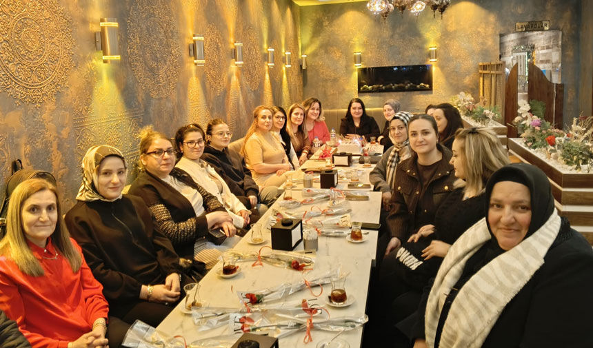 Bayburtta Yol Is Sendikasindan Kadin Uyelerine Anlamli Kutlama2