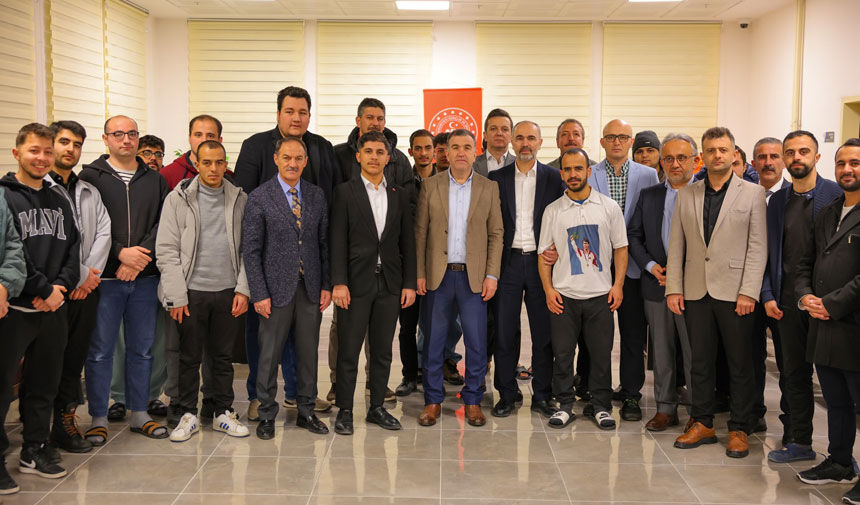 Vali Eldivan Kyk Bayburt Erkek Ogrenci Yurdunda Iftar Acti2