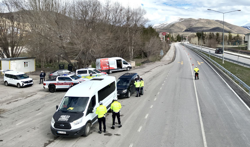 Bayburtta Emniyet Ve Jandarmadan Ortak Trafik Denetimi1