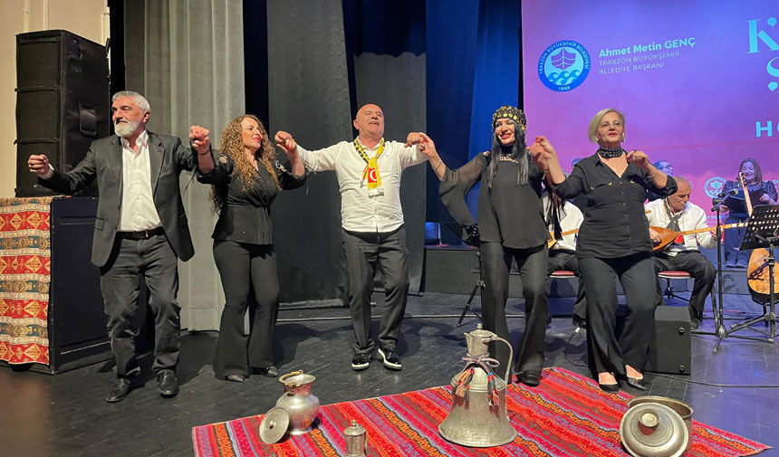 Trabzonda Bayburt Esintisi Hamamizadede Cosku Dolu Bahar Konseri2