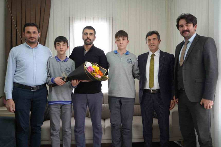 Bayburtlu Kahraman Komisere Ogrencilerden Polis Haftasi Surprizi1-1