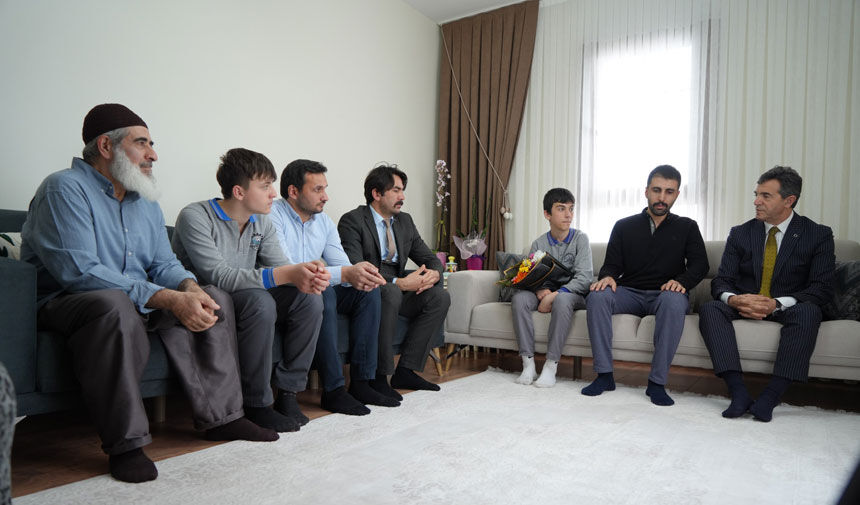 Bayburtlu Kahraman Komisere Ogrencilerden Polis Haftasi Surprizi2