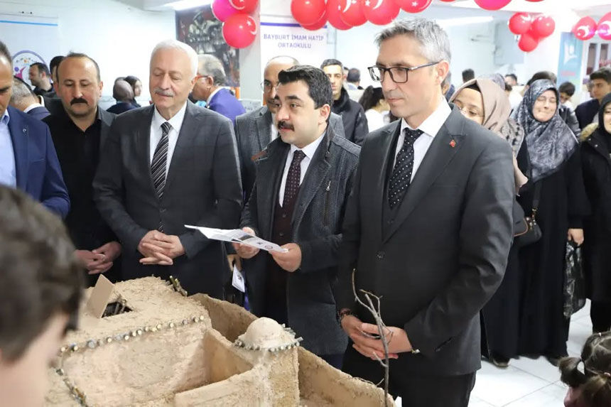 Bayburt Ortaokulunda Bilim Fuari1