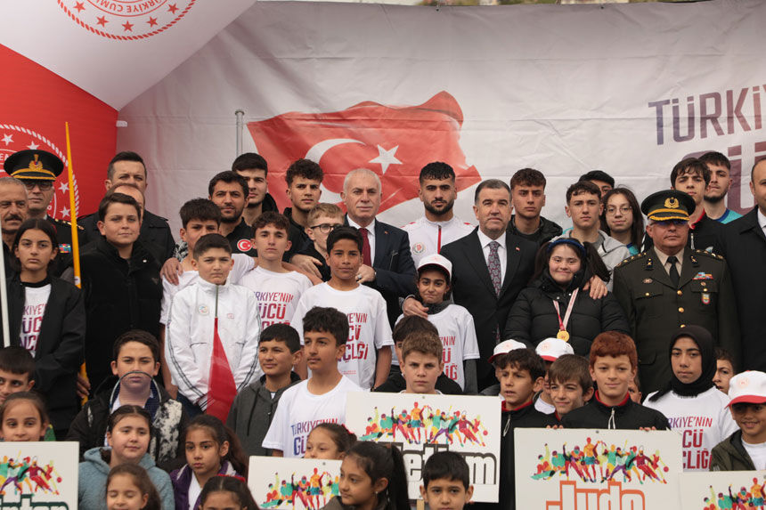 19 Mayis Bayburtta Renkli Gosterilerle Kutlandi3