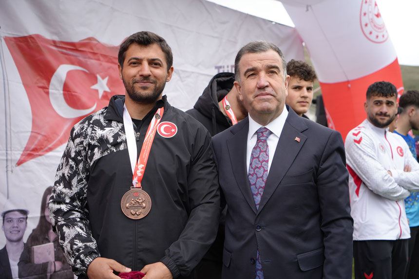 19 Mayis Bayburtta Renkli Gosterilerle Kutlandi6