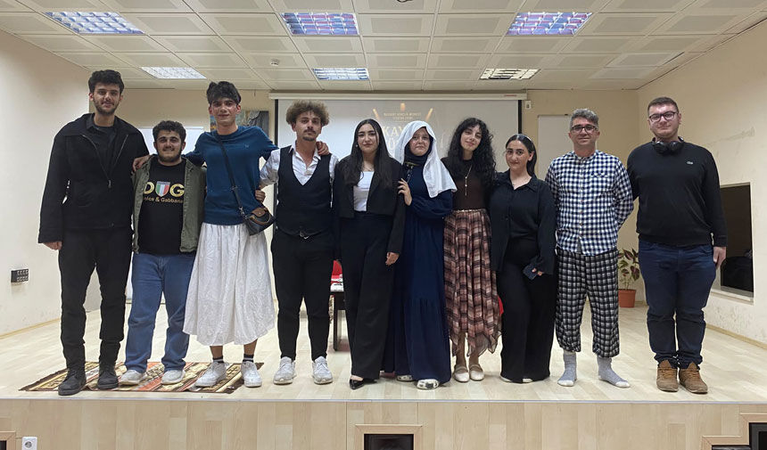 Bayburt Genclik Merkezi Tiyatro Ekibi Kayip Yuzuk Ile Final Yapti1