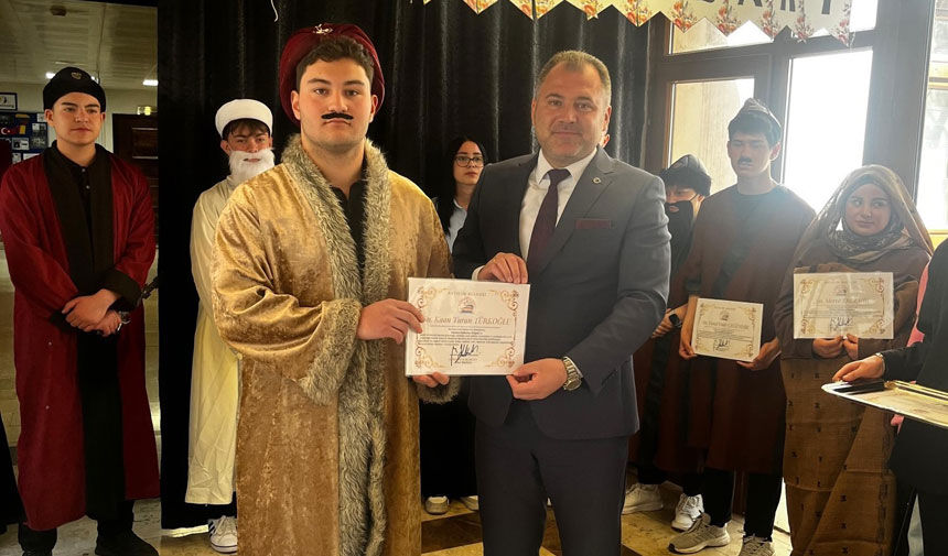 Bayburt Lisesinde Edebiyat Sahneye Tasindi1