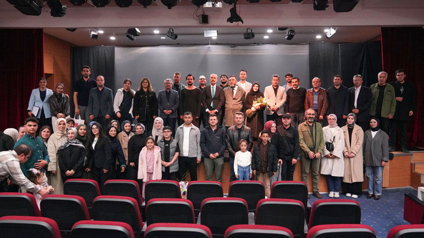 Firavunla Yuz Yuze Bayburt Universitesinde Duygu Dolu Gece1