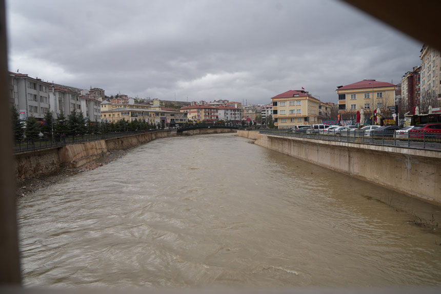 Coruh Nehri Bahar Agmurlariyla Costu1