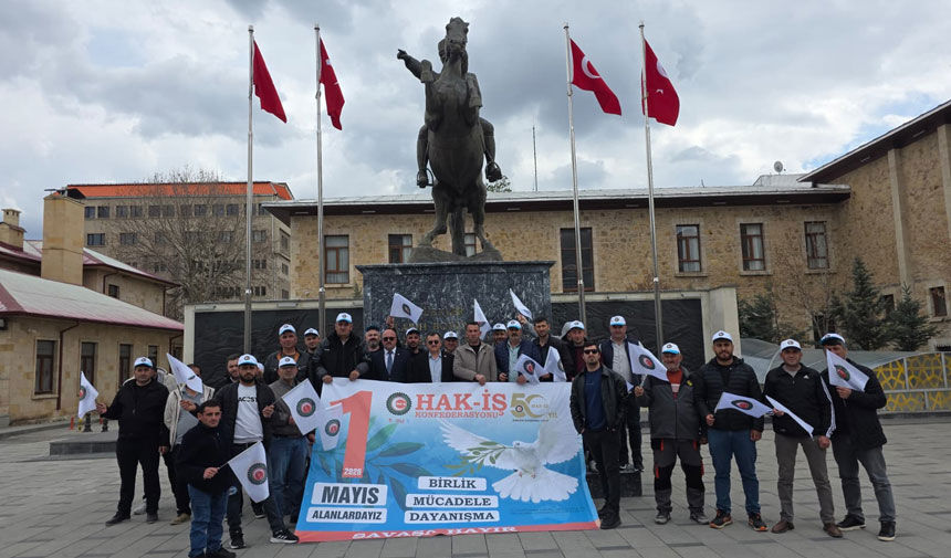 Hak Is Bayburtta Meydanlara Indi Savasa Hayir Emege Evet1