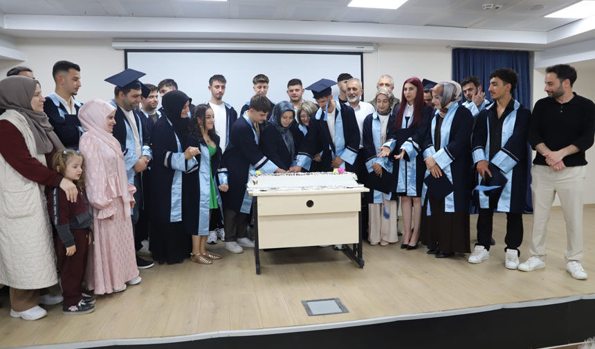Bayburt Mesleki Egitim Merkezinde Mezuniyet Heyecani1