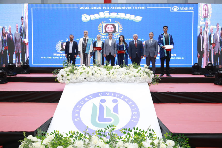 Bayburt Universitesi Mezunlarini Gururla Gelecege Ugurladi11