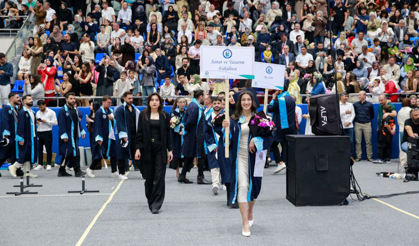 Bayburt Universitesi Mezunlarini Gururla Gelecege Ugurladi5