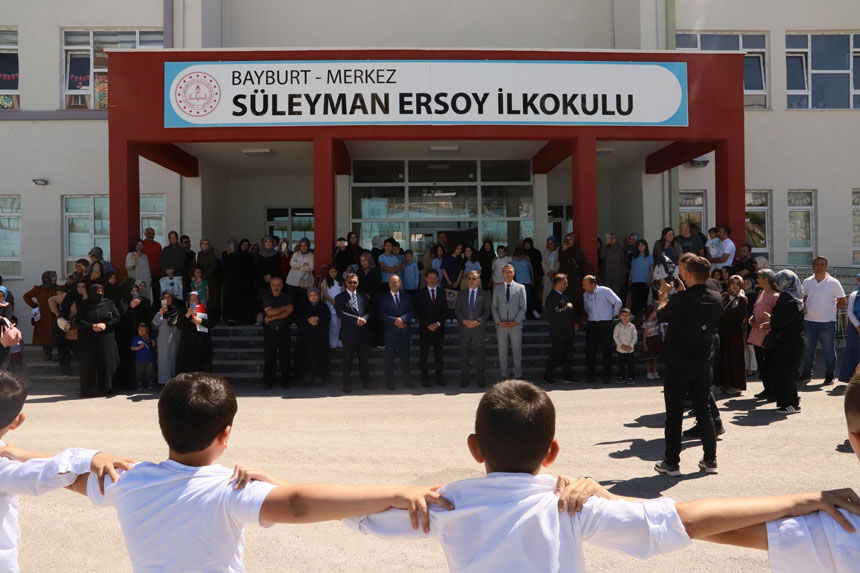 Bayburtta 14 Bin 537 Ogrenci Karne Heyecani Yasadi1