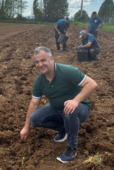 Bayburtlu Akademisyenden Kelkitte Bir Ilk Fil Otu Toprakla Bulustu