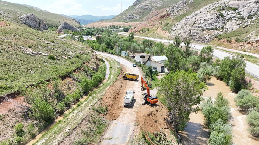 Bayburtta 25 Koyun Ulasimini Saglayan Ispir Grup Yolunda Asfaltlama Calismasi2