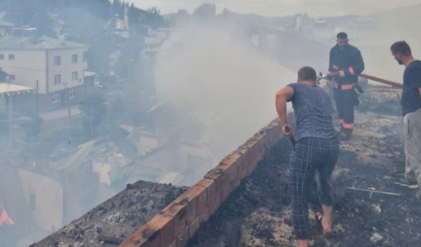 Bayburtta Korkutan Yangin Tandir Atesi 5 Evi Kule Cevirdi1