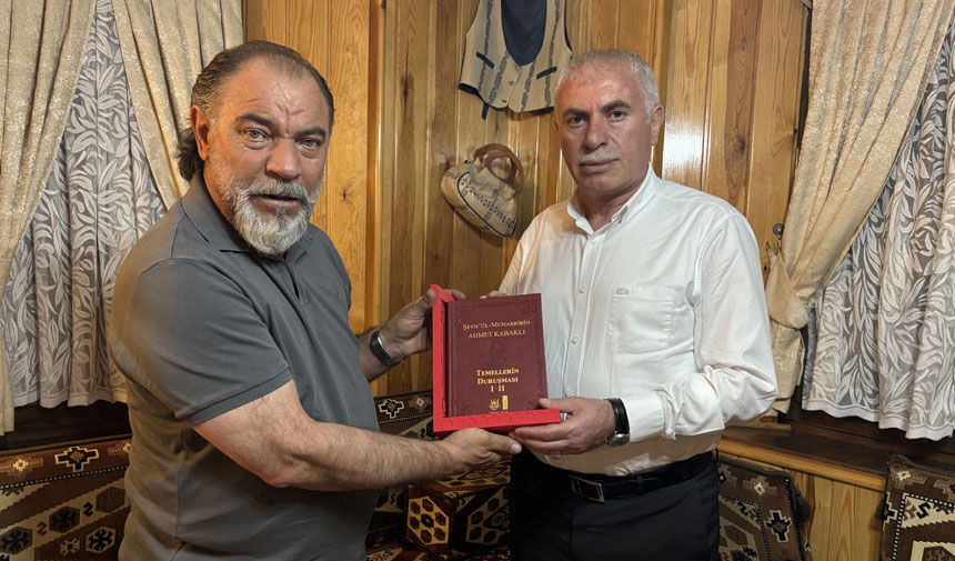 Baskan Memise Kabakli Ve Serdengecti Kitaplari Hediye Edildi1