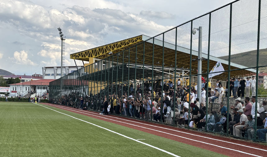 Bayburt Kultur Ve Yardim Dernegi Turnuvasinda Kupa Agorensporun3
