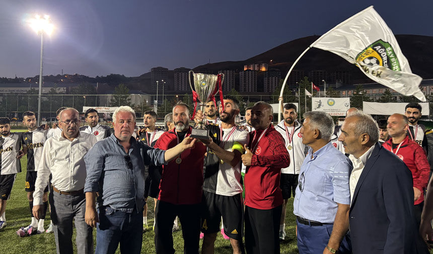 Bayburt Kultur Ve Yardim Dernegi Turnuvasinda Kupa Agorensporun5