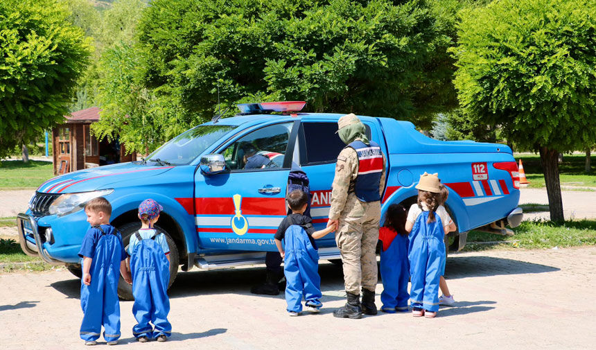 Bayburt Il Jandarma Komutanligindan Miniklere Meslek Tanitimi3