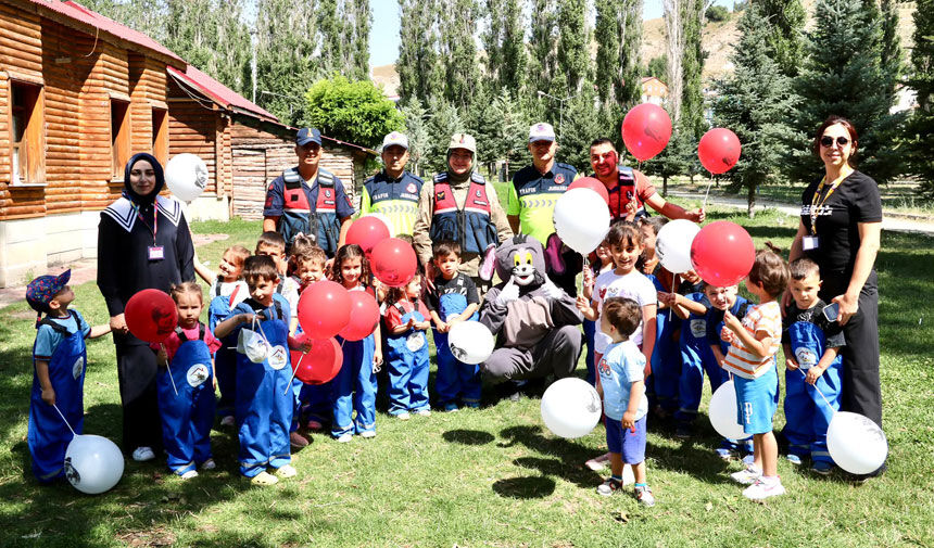 Bayburt Il Jandarma Komutanligindan Miniklere Meslek Tanitimi5