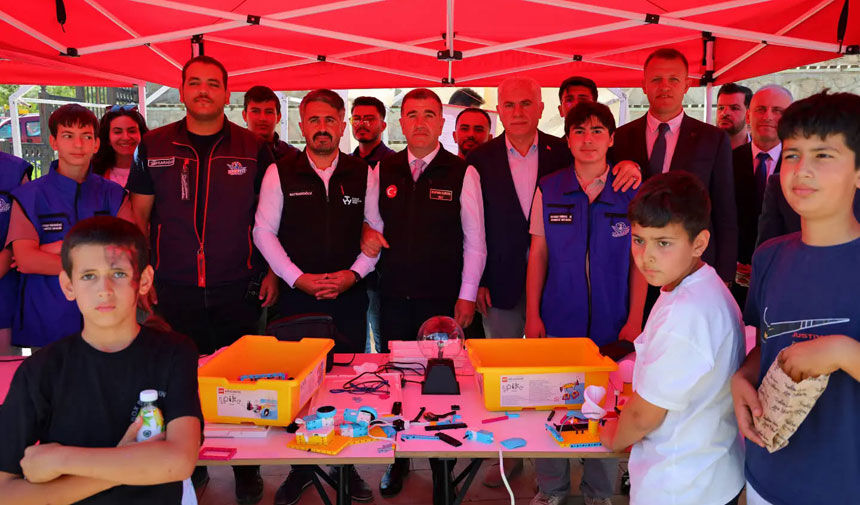 Tugva Bayburt Yaz Okulunda Renkli Kapanis Minik Mucitlerden Robotik Sov1