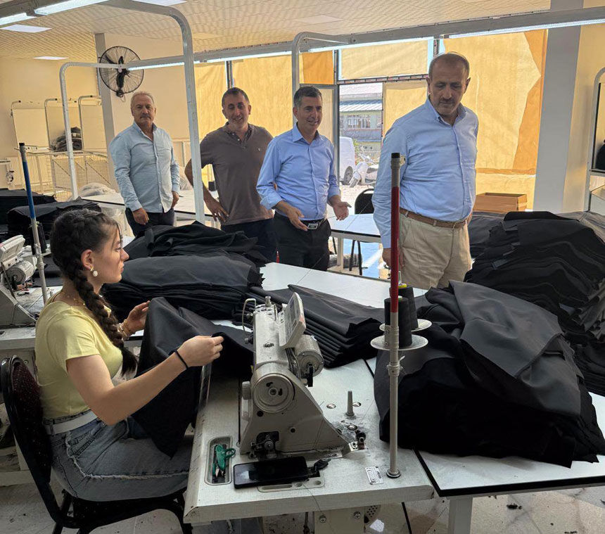 Milletvekili Ates Ziyaret Etti Acil Isci Cagrisi Yapildi Bayburt Tekstil Fabrikasi Buy