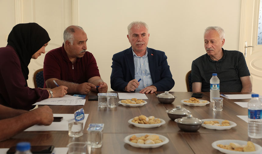 Baskan Mete Memis Mahalle Muhtarlarinin Taleplerini Dinledi1